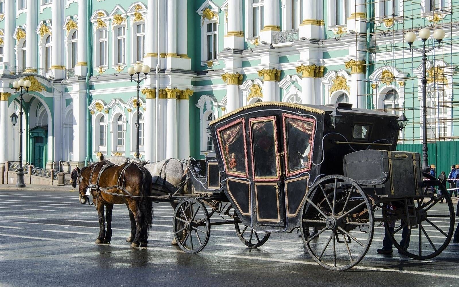 Обзорная экскурсия по Санкт-Петербургу на автобусе с посещением Эрмитажа
